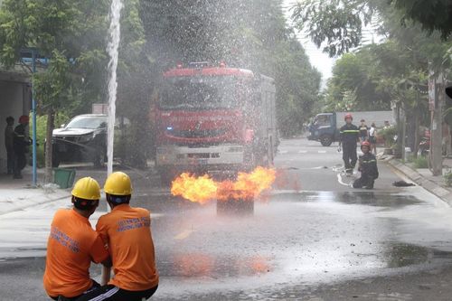 Ra mắt 2 điểm chữa cháy công cộng ban đầu và diễn tập PCCC, CHCN tại quận Cẩm Lệ