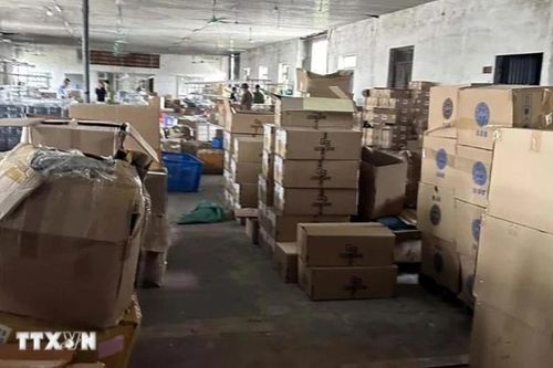 Indonesia triệt phá kho hàng nhập khẩu trái phép trị giá 2,5 triệu USD