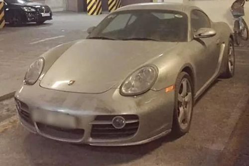 Xót xa Porsche Cayman tiền tỷ 'bỏ xó' dưới hầm chung cư Hà Nội