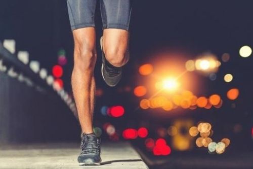 Đi bộ buổi tối giúp cải thiện đáng kể chất lượng giấc ngủ