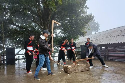 Khám phá 'thiên đường trong mây' Sin Suối Hồ