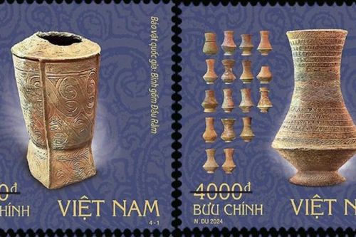 Bộ Thông tin và Truyền thông phát hành bộ tem bưu chính 'Bảo vật quốc gia: Đồ gốm'