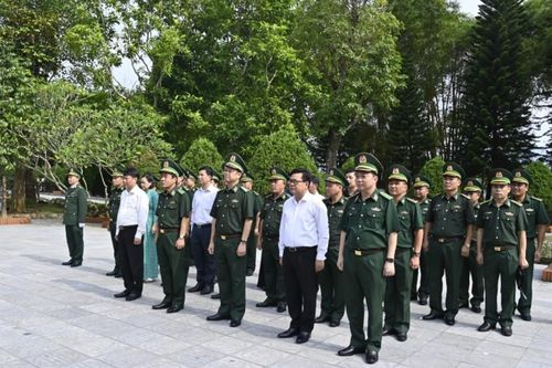 Đảng ủy, Bộ Tư lệnh BĐBP dâng hương, tri ân tại Khu di tích lịch sử Quốc gia Pò Hèn