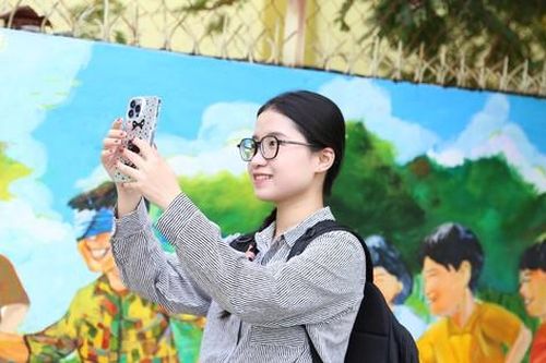 Hào hứng check-in con đường bích họa Ký ức tuổi thơ ở Đà Nẵng
