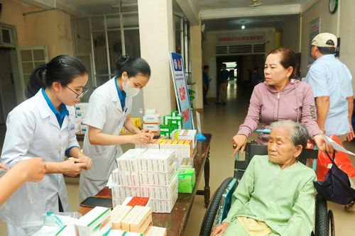 Bệnh viện Trung ương Huế: Nhiều hoạt động tri ân ý nghĩa