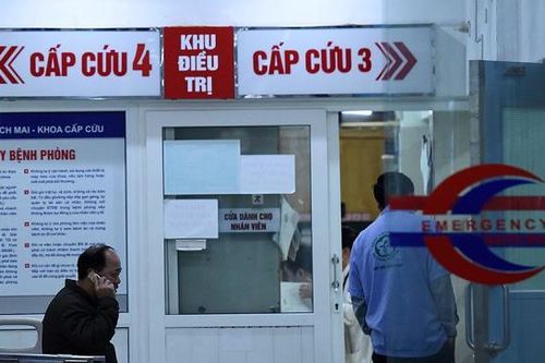 Đưa con gái đi cấp cứu trong tình trạng nguy kịch