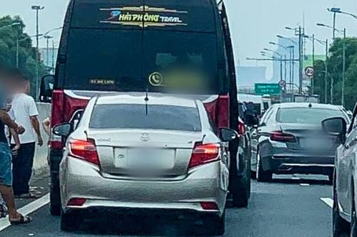 Tai nạn liên hoàn giữa 4 ô tô trên cao tốc Hà Nội - Hải Phòng
