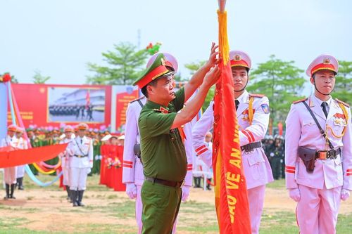 Trung đoàn Cảnh sát Cơ động Bắc Trung Bộ đón nhận Huân chương Chiến công hạng Ba