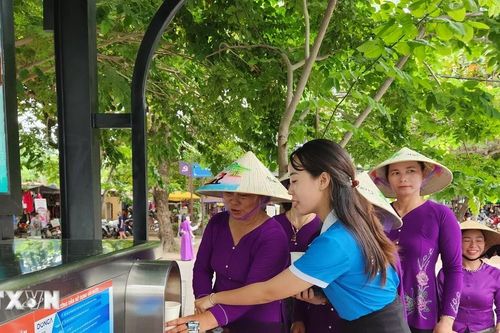 Vận hành nhiều trạm nhà chờ và máy cấp nước miễn phí tại các điểm du lịch ở Huế