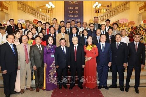Tổng Bí thư Nguyễn Phú Trọng và tình yêu văn học