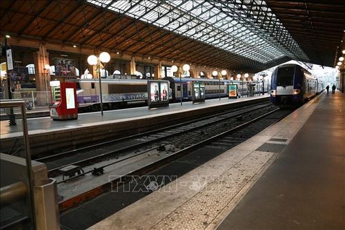 Pháp hoàn tất sửa chữa hệ thống đường sắt bị tấn công phá hoại