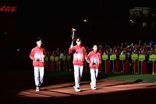 Bộ trưởng Bộ Giáo dục mong hội khỏe Phù Đổng ấn tượng, đáng nhớ và tự hào