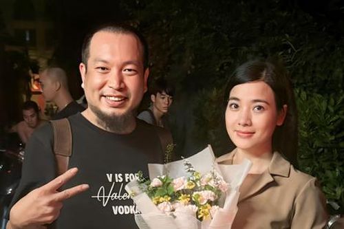 'Chị gái' Lệ Quyên báo tin mừng cùng Quang Sự