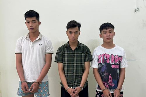 Bắt nhóm cướp kéo lê nạn nhân trên đường qua camera hành trình