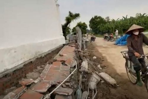 Hà Nội: Sập tường bao đình Linh Chiểu ở huyện Phúc Thọ
