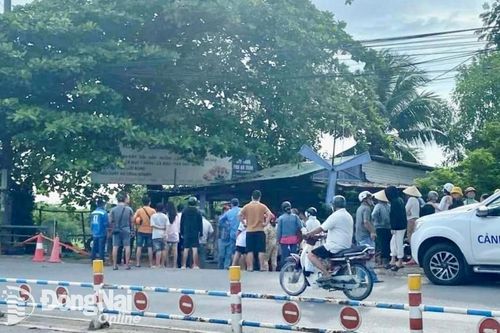 Xe máy lao qua hàng rào trên đường Huỳnh Văn Nghệ rồi rơi xuống hồ nước làm 1 người tử vong