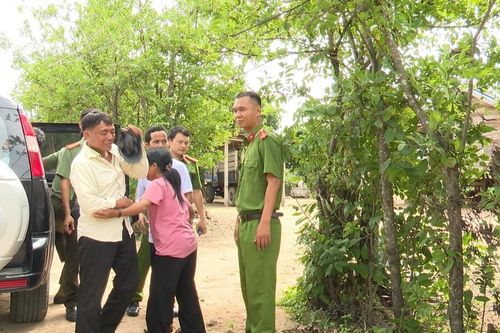 Krông Pa bàn giao 1 đối tượng trốn đi Thái Lan về đoàn tụ với gia đình