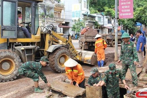 Thành phố tháo dỡ công trình ngăn cản dòng chảy thoát lũ