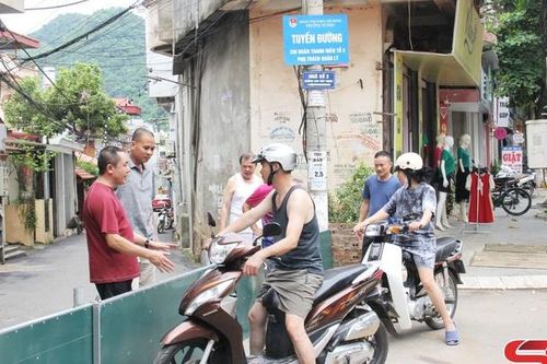 Người dân thành phố Sơn La lập 'đê' chống lũ