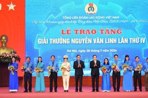 Chủ tịch Quốc hội Trần Thanh Mẫn dự Lễ trao tặng Giải thưởng Nguyễn Văn Linh