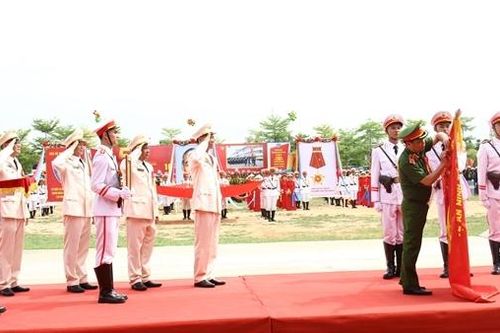 Trung đoàn Cảnh sát Cơ động Bắc Trung Bộ đón nhận Huân chương Chiến công hạng Ba