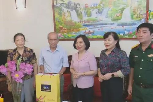 Quận Tây Hồ triển khai nhiều hoạt động đền ơn đáp nghĩa