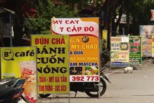 Vi phạm trật tự đô thị ở đường Phú Diễn