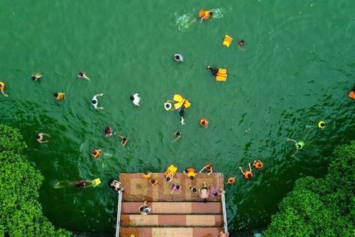 Từ ao làng thành địa điểm bơi an toàn cho trẻ