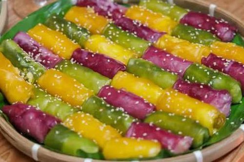 Khéo tay làm bánh cuốn ngọt miền Tây