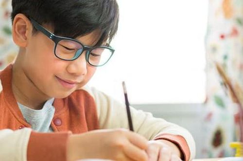 5 cách đơn giản phòng tránh cận thị ở trẻ