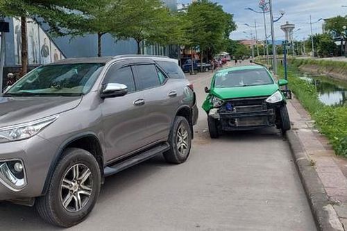 Chạy trốn sau khi gây tai nạn khiến 6 người nhập viện