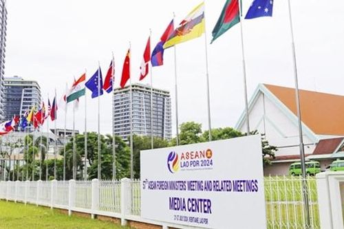 'Tăng cường kết nối và tự cường ASEAN'