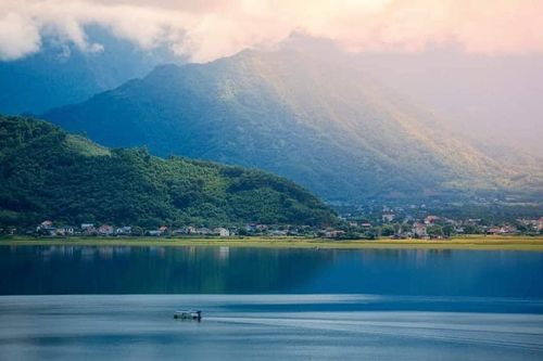 Chèo sup trên hồ Núi Cốc cùng gia đình, người đàn ông tử vong do đuối nước