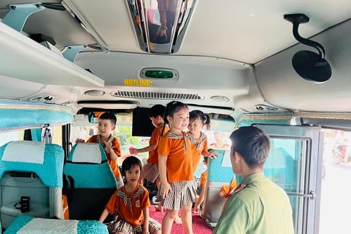 Ba Vì: mở lớp dạy kỹ năng thoát hiểm trên ô tô cho trẻ mầm non