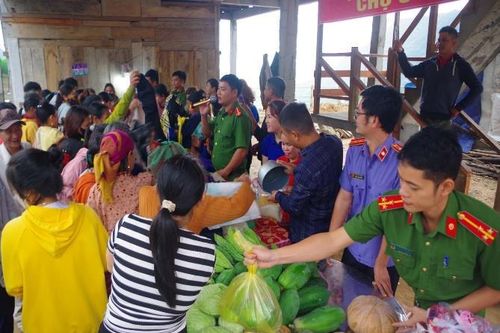 Ấm lòng phiên chợ 0 đồng