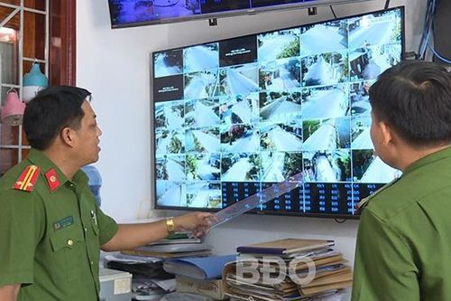 Công an xã ghi điểm với dân