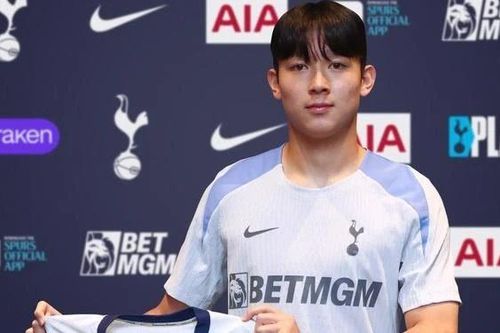 'Thần đồng' Hàn Quốc gia nhập đại gia bóng đá Anh