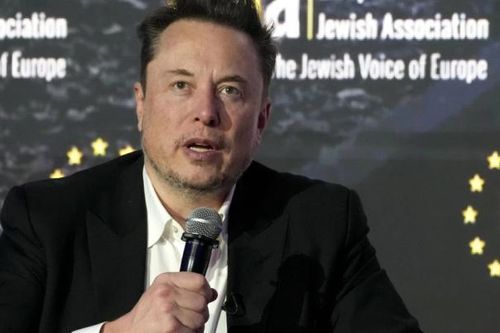Elon Musk chia sẻ video deepfake giả giọng bà Harris