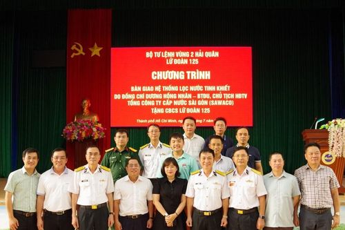 Lữ đoàn 125 được tặng hệ thống máy lọc nước tinh khiết