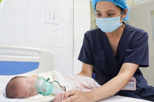 Gia đình chủ quan, bé gái 24 tháng tuổi mắc ho gà