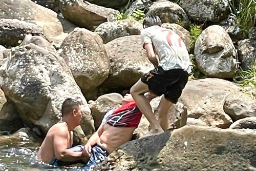 Hai cán bộ công an xã kịp thời cứu một người dân bị đuối nước