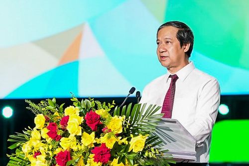 Bộ trưởng GD-ĐT: Không đem cay cú, thành tích tạo áp lực cho học sinh