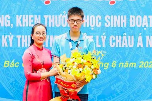 'Cú đúp' của nam sinh Bắc Giang giành Huy chương Vàng Olympic Vật lý thế giới