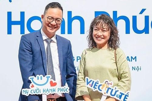 Diễn viên Tú Oanh, Hương Tươi mang nụ cười hạnh phúc tới trẻ em và phụ nữ