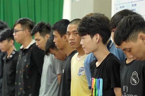 Bắt tạm giam nhóm đối tượng mang súng đi giải quyết mâu thuẫn ở TPHCM