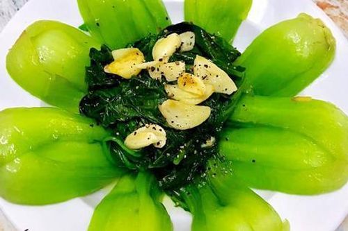 2 loại rau quen thuộc dễ 'tắm' thuốc trừ sâu, đứng đầu bảng người Việt rất mê