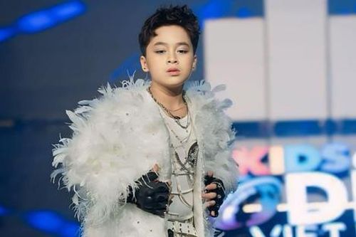 Mẫu nhí 13 tuổi đã sở hữu gương mặt chuẩn nam thần