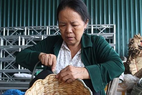 Nghề đan bèo tây tạo việc làm lúc nông nhàn cho lao động nữ ở Thái Bình