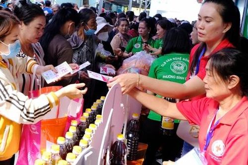 'Tủ gạo an sinh' tiếp sức cho bệnh nhân nghèo ở TPHCM