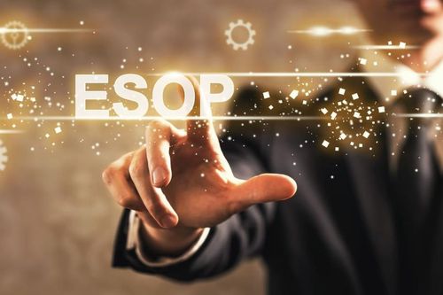 Nhân viên ngân hàng đón 'cơn mưa' thưởng cổ phiếu ESOP